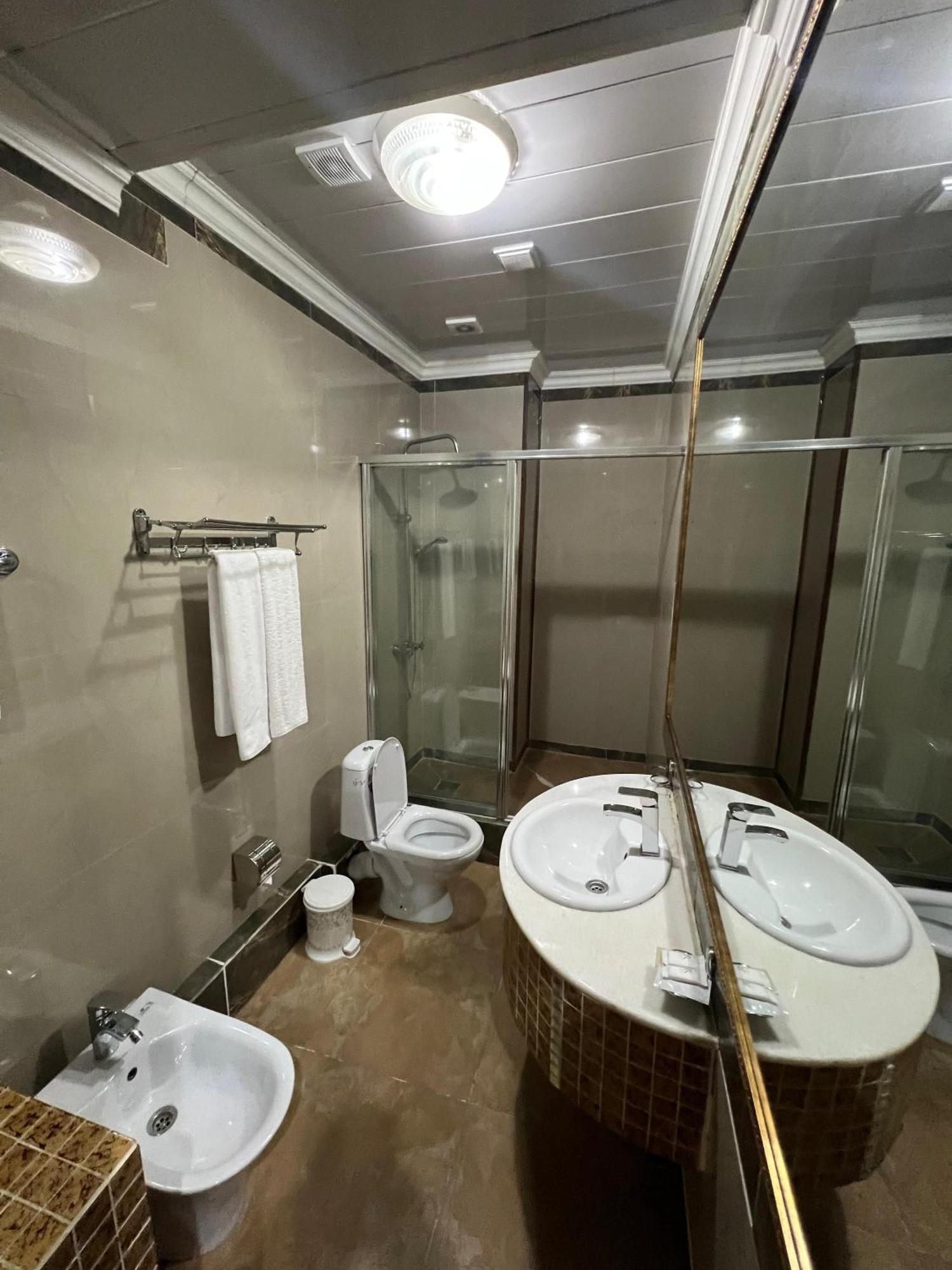 Sary Arka Hotel Tsjimkent Rom bilde
