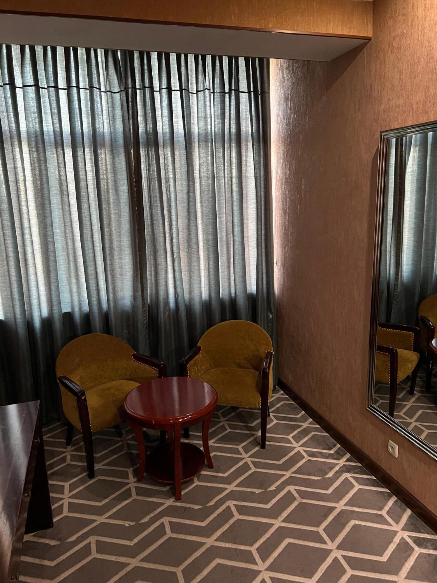 Sary Arka Hotel Tsjimkent Eksteriør bilde
