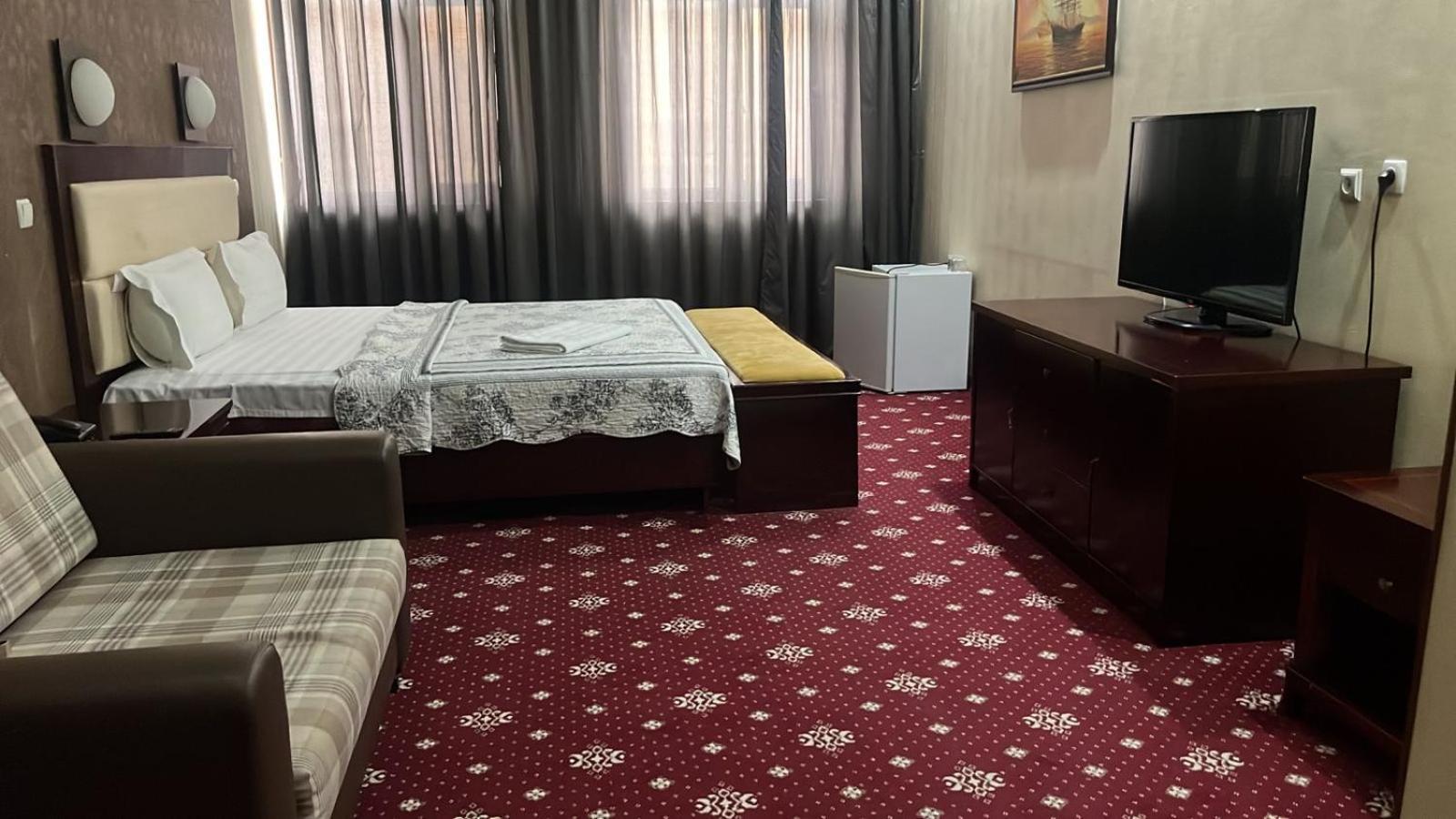 Sary Arka Hotel Tsjimkent Eksteriør bilde